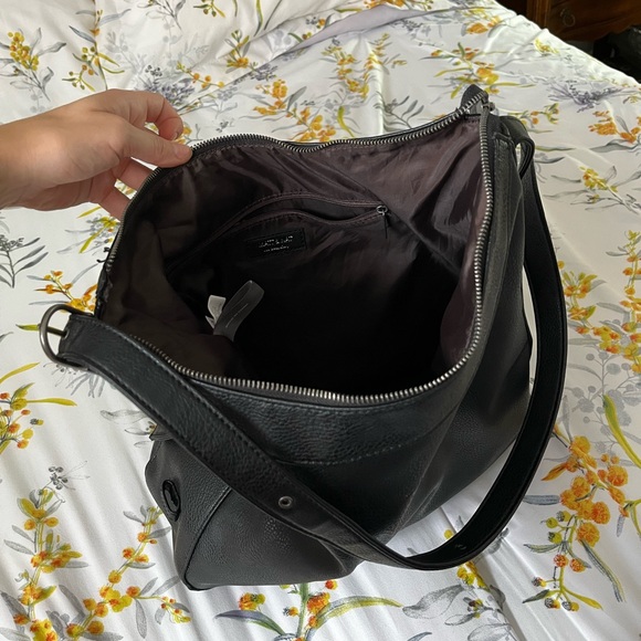 matt + nat black vegan tote bag - Picture 5 of 6
